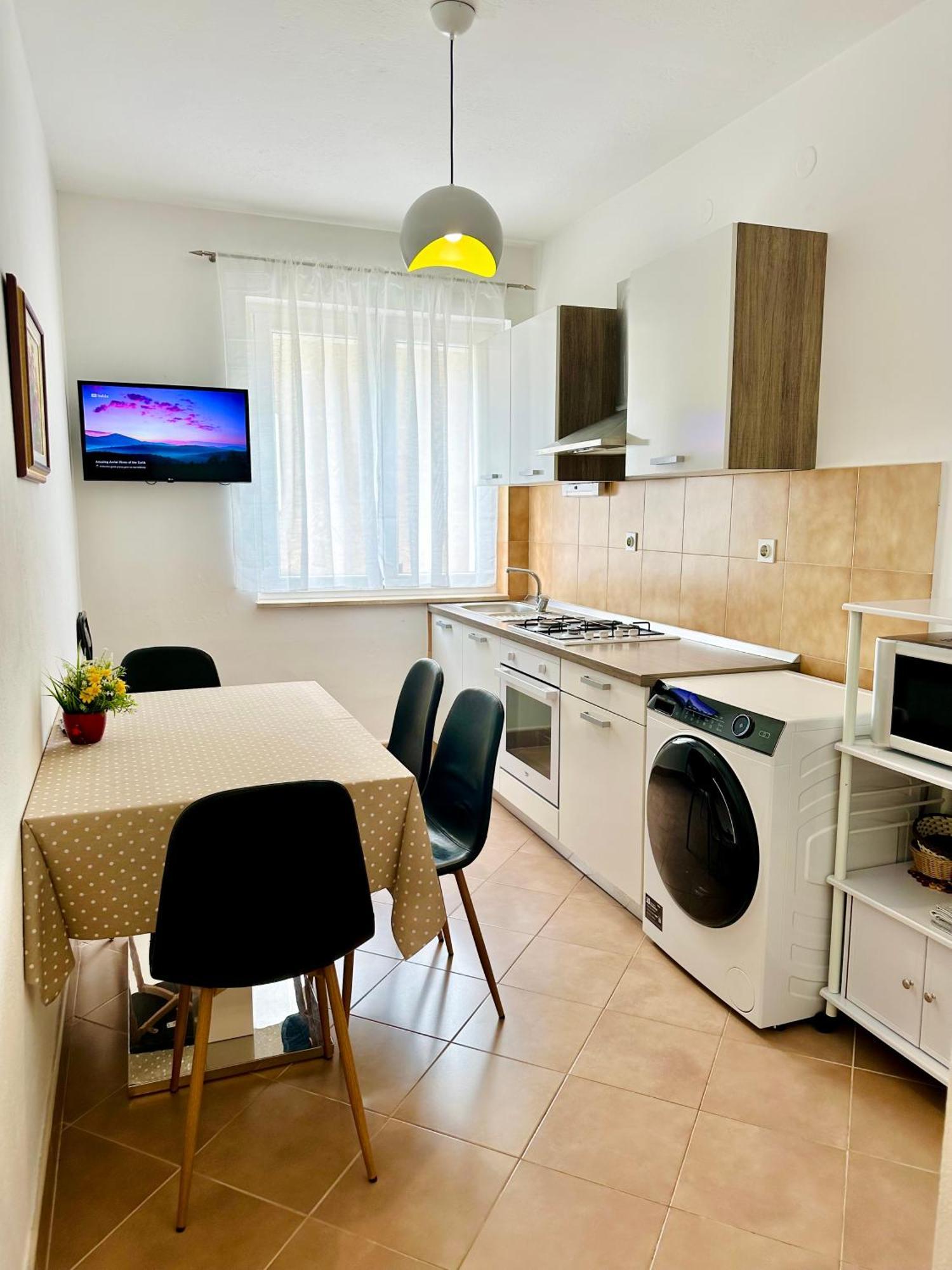 Spacious Family Apartment Near The Beach Makarska Dış mekan fotoğraf
