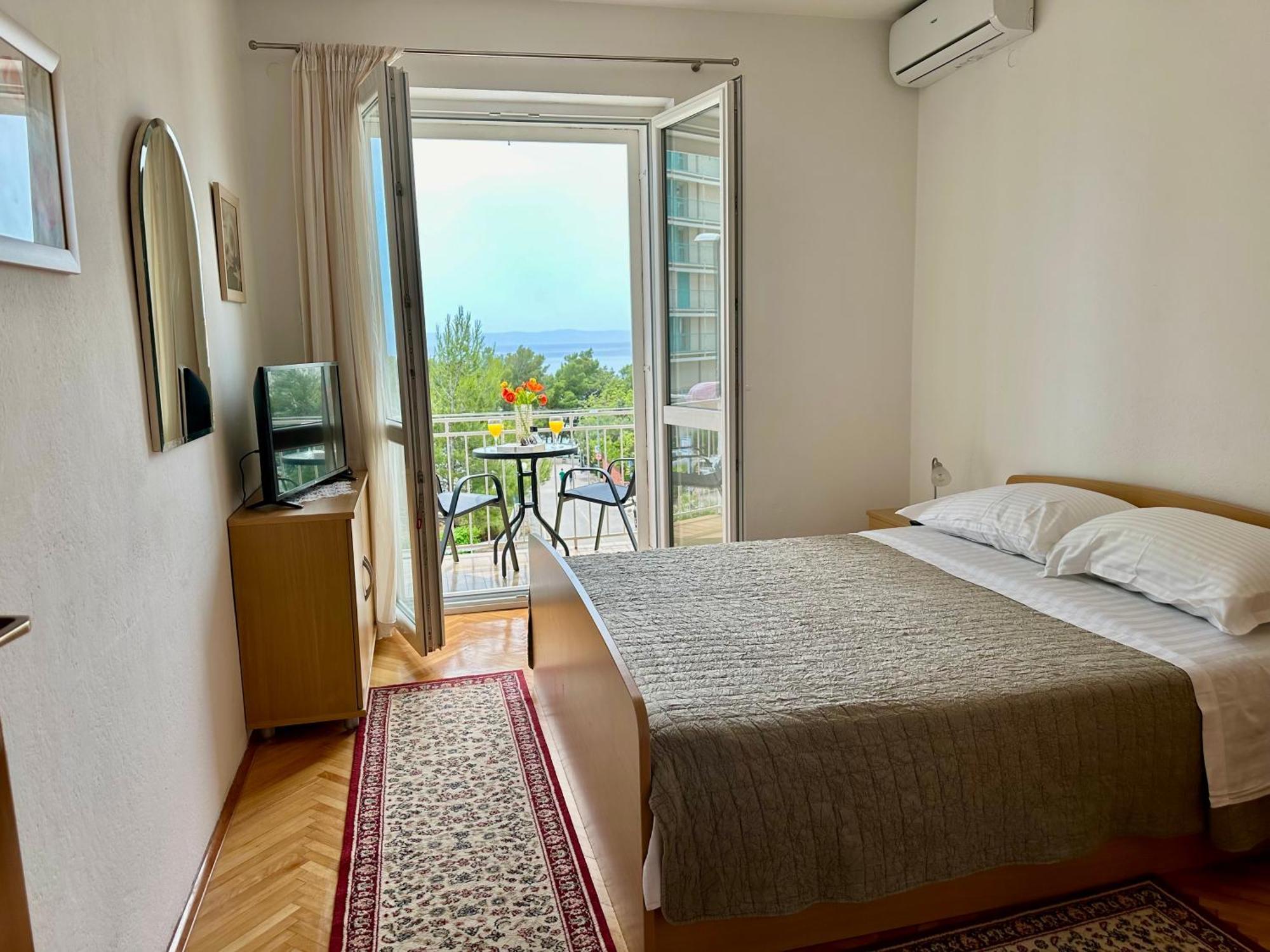 Spacious Family Apartment Near The Beach Makarska Dış mekan fotoğraf